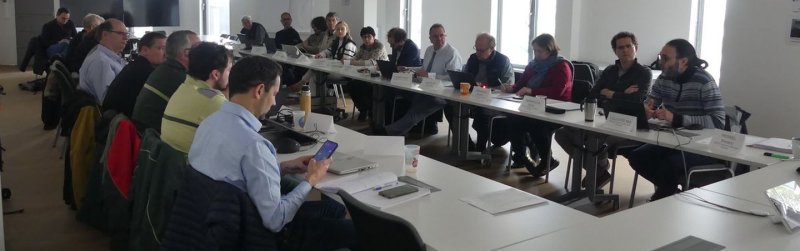 Photographie illustrant les participants (une vingtaine de personnes) au Comit&eacute; R&eacute;gional de Suivi et d'Orinetation (CRSO) de la sant&eacute; des for&ecirc;ts pour la r&eacute;gion Grand Est